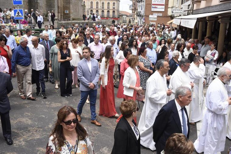 Multitudinaria procesión de Corpus en Vitigudino el pasado año.