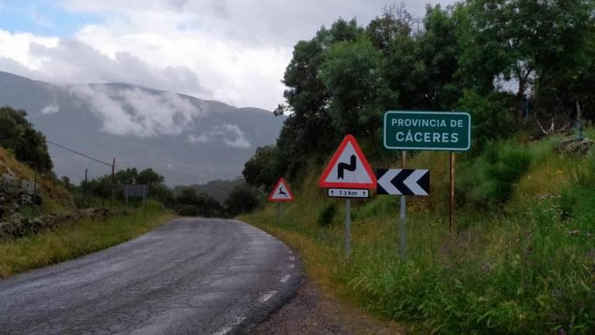 Límite de provincia por la carretera de Aldeanueva, principal acceso a Valdelamatanza.