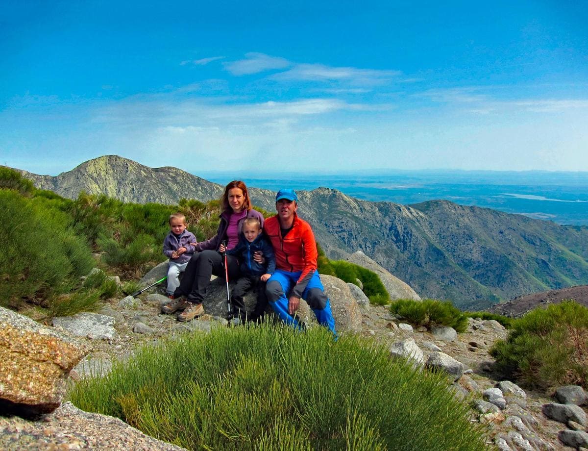 Manuel Santervás y Ana Elvira Picado, junto a sus hijos Pablo y Daniel en una de sus rutas.