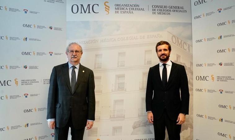 El presidente del PP, Pablo Casado, se reúne con el presidente de la Organización Médico Colegial (OMC), Serafín Romero.