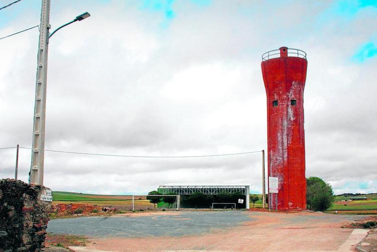 El actual depósito de  agua del casco antiguo de Terradillos también va a renovarse por seguridad.