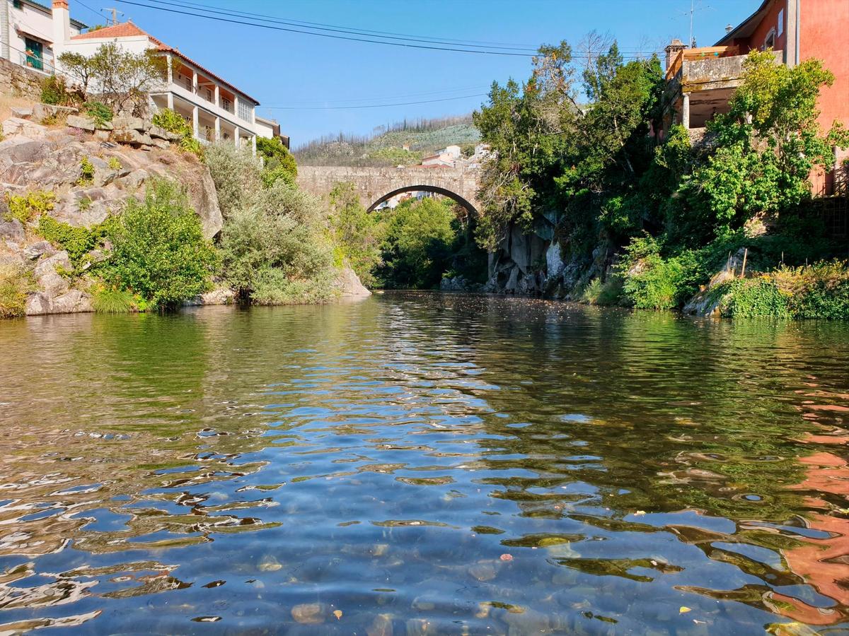 Playa fluvial de Avo.