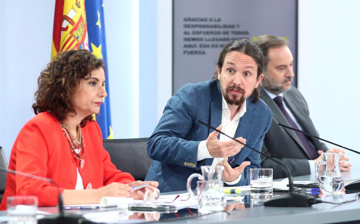 María Jesús Montero, Pablo Iglesias, y José Luis Ábalos, durante la rueda de prensa posterior.