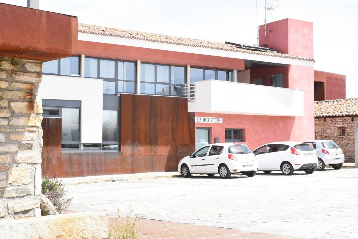 Edificio del Centro de Participación de Trabanca que el Ayuntamiento pretende convertir en centro de día para personas mayores.