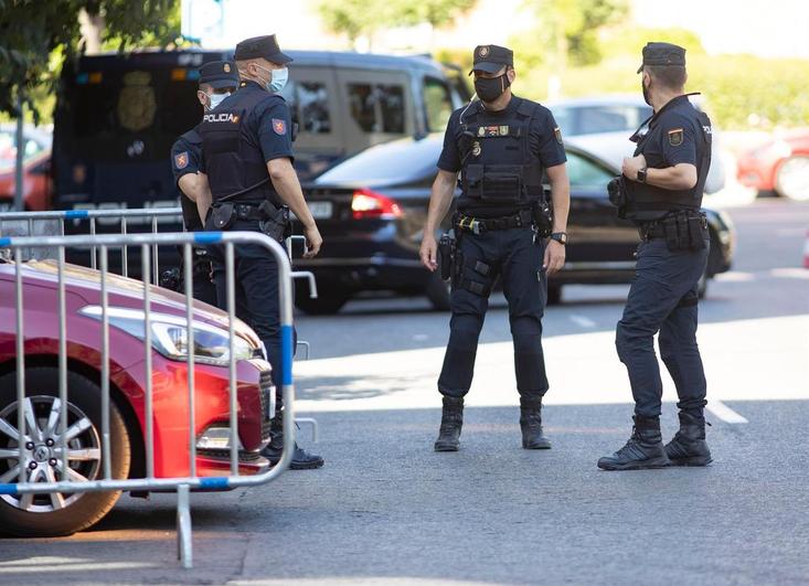 Agentes de la Policía Nacional de servicio, en Madrid