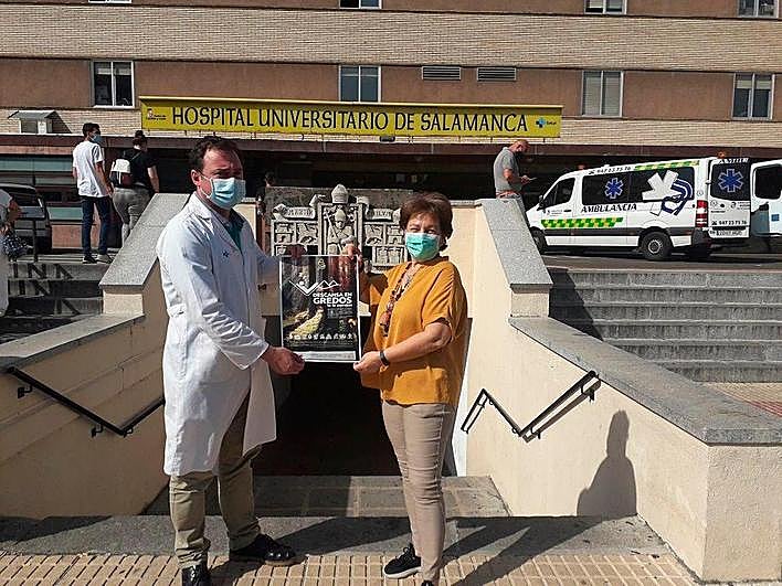 Entrega de la donación en el Hospital de Salamanca.