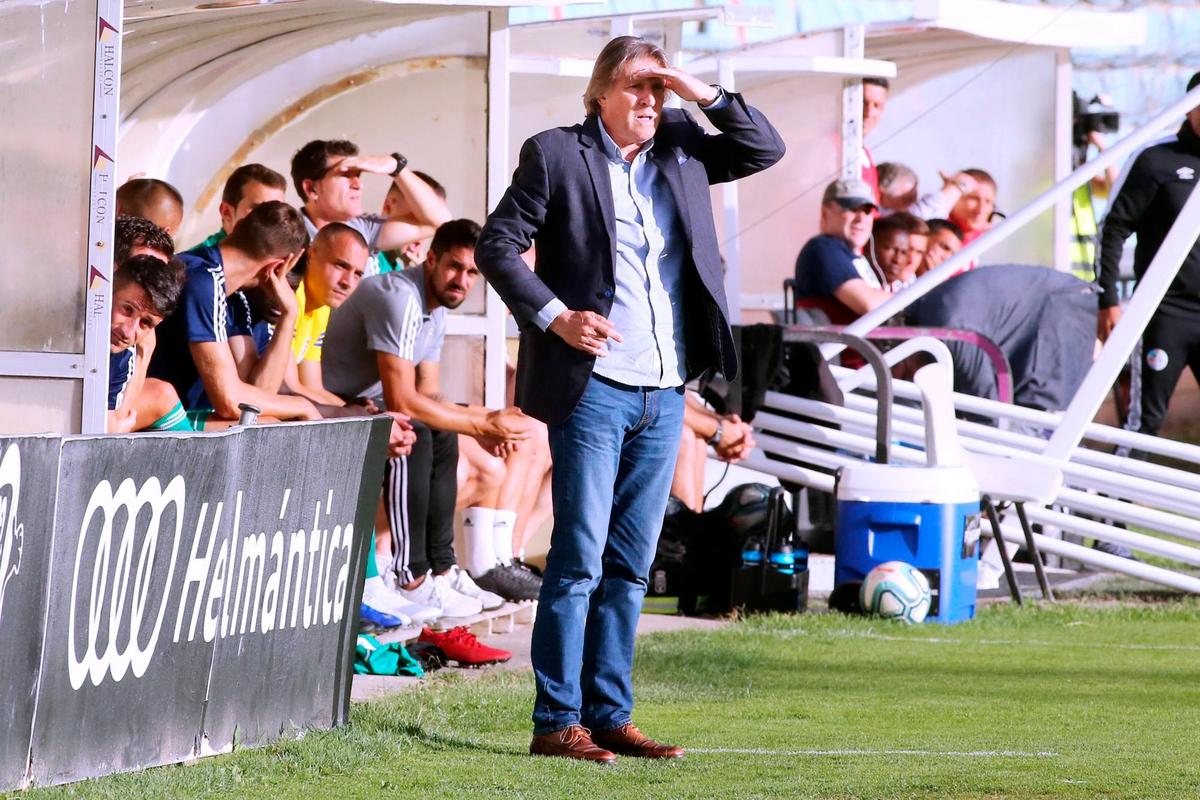 Sergio Egea, técnico del Salamanca con el Oviedo en el Helmántico.