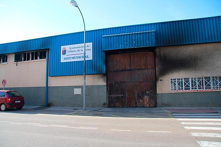 La nave municipal de servicios se quemó en el verano de 2018.