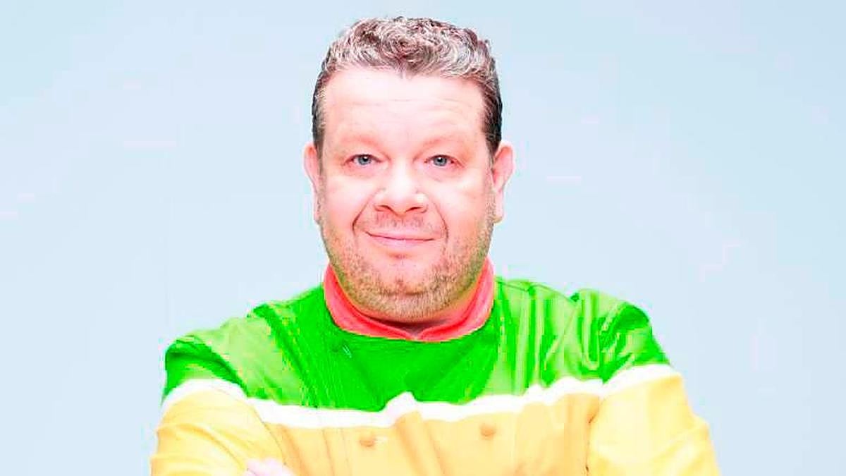 Los dientes de ajo negro le darán un sabor a regaliz espectacular a la salsa.