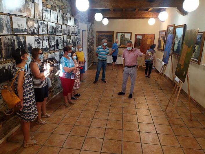 La villa inicia su semana cultural con una muestra de pintura.