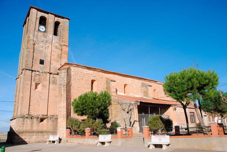 La villa también anima a visitar la exposición “Un beso en la Frente”.