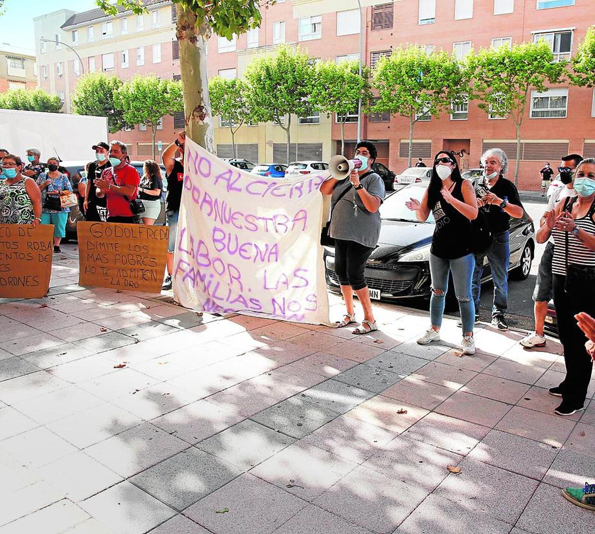 Protesta de Ayusal frente al Banco de Alimentos.