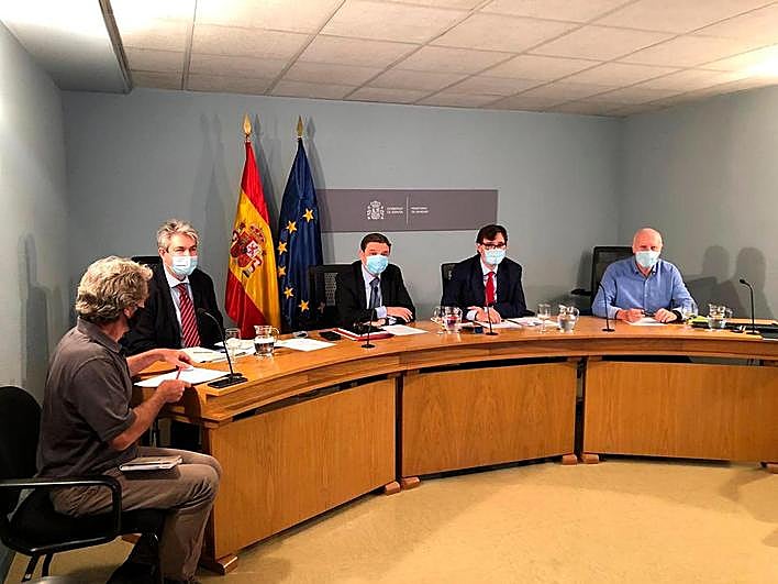 Salvador Illa y Luis Planas, han presentado la guía a las Comunidades Autónomas.