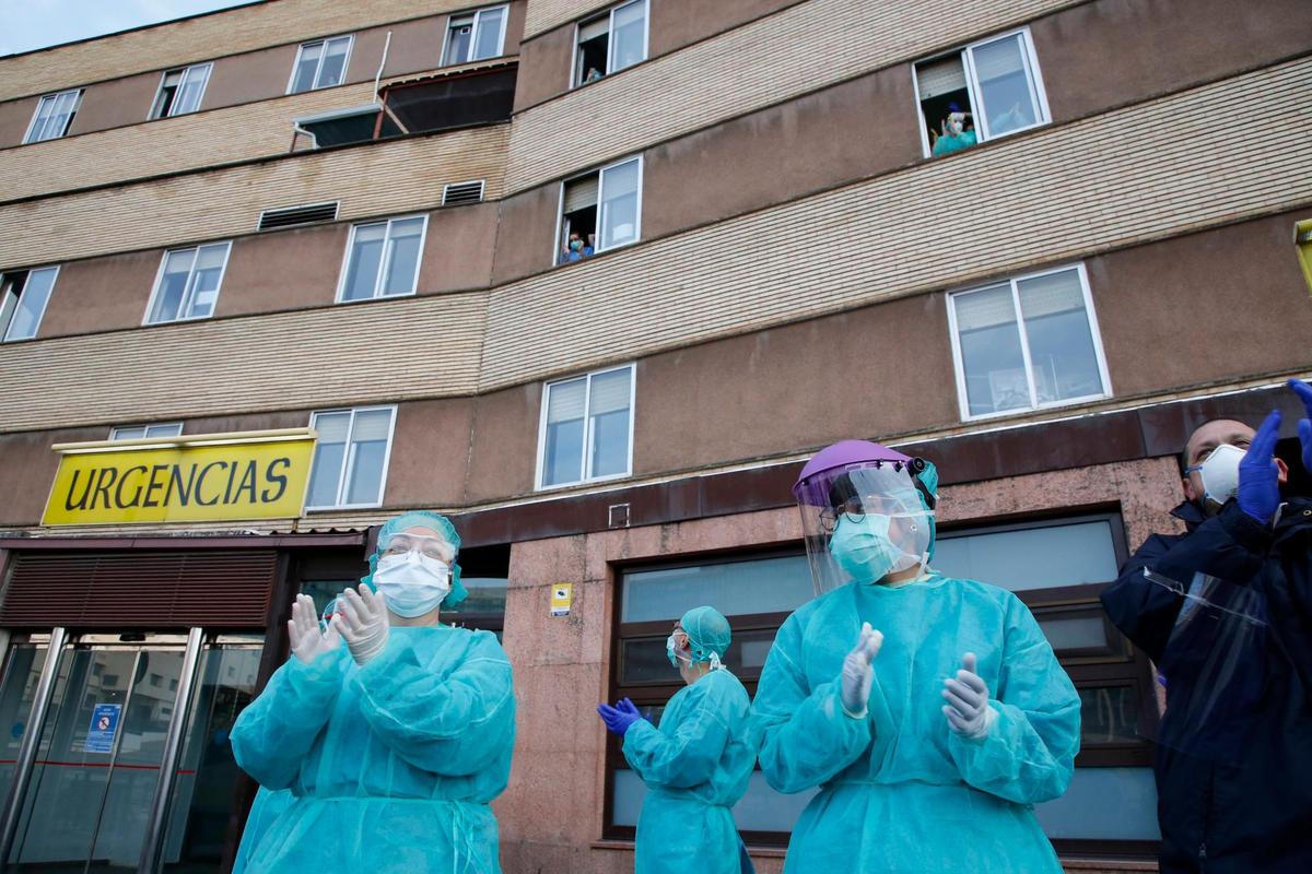 Profesionales del Hospital, con epis, durante los meses de pico de pandemia.