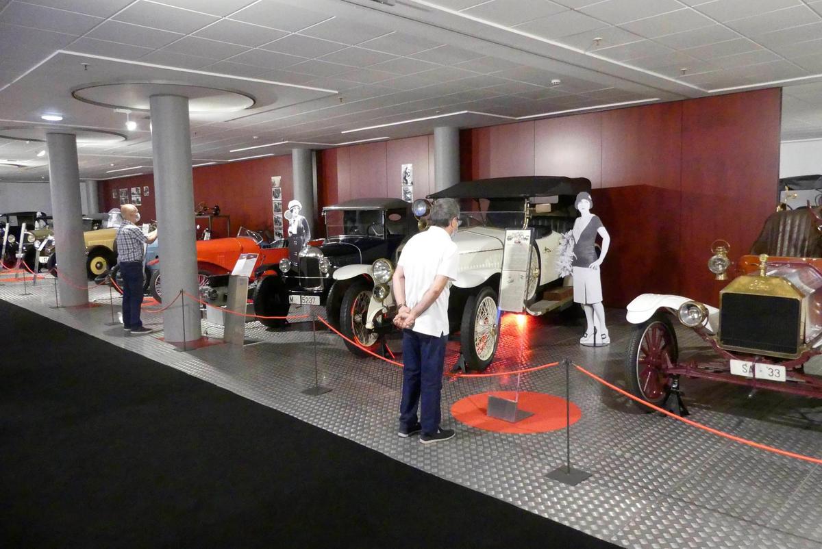Exposición de automóviles de los años 20. | GUZÓN