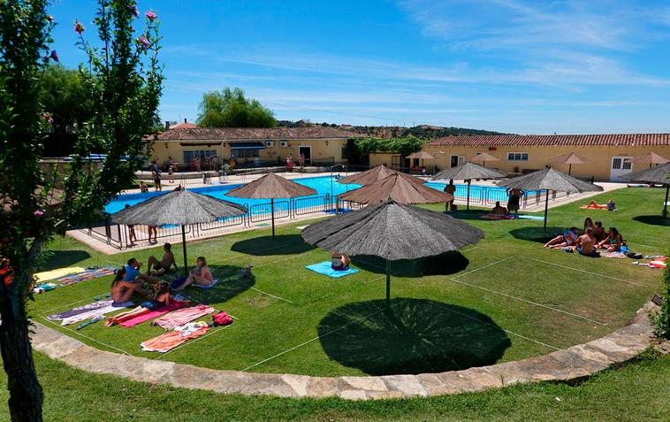 La piscina municipal de Saucelle, centro de ocio estival de la comarca