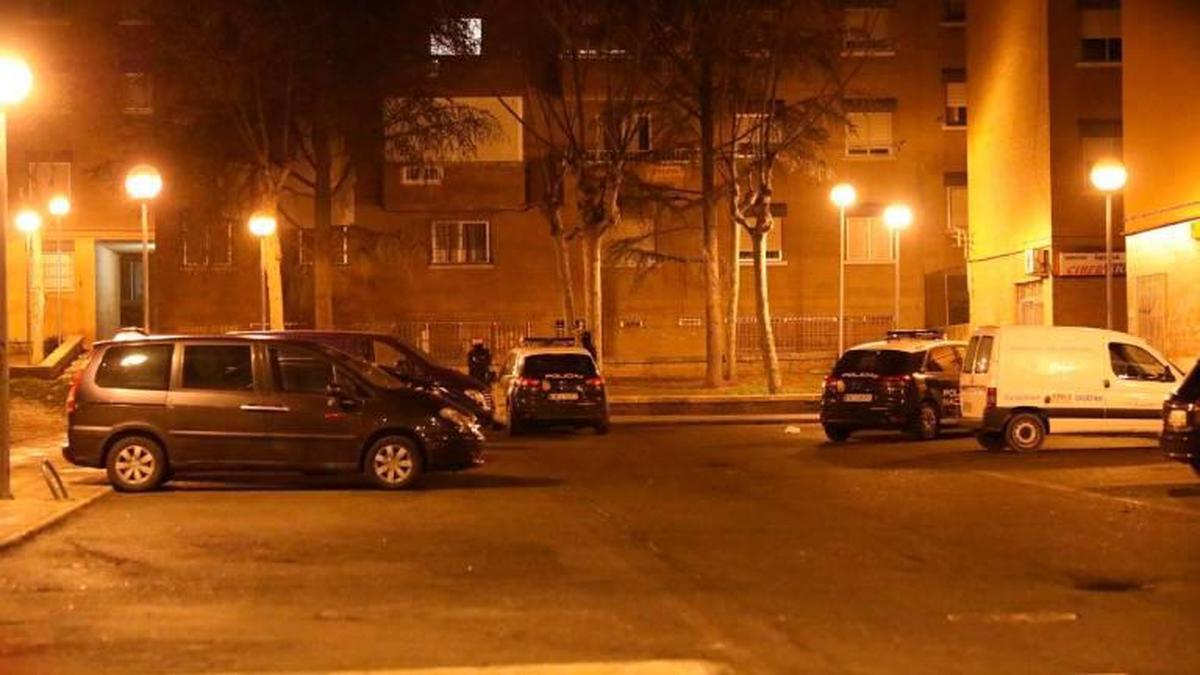 Coches de la Policía Nacional en el barrio de Buenos Aires en una intervención anterior.