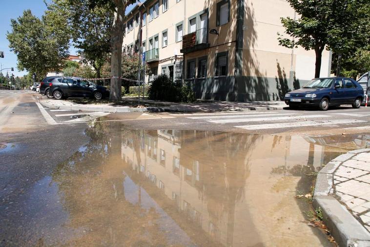 Reventón en la avenida de Los Maristas.