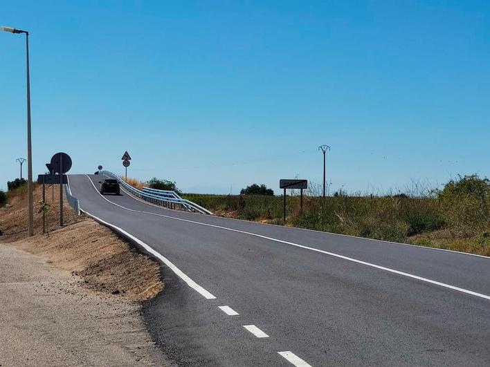 La Diputación reabre al tráfico el puente de Moríñigo tras las obras de pavimentación