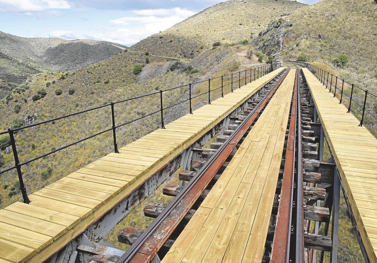 Uno de los puentes rehabilitados en el Camino del Hierro.