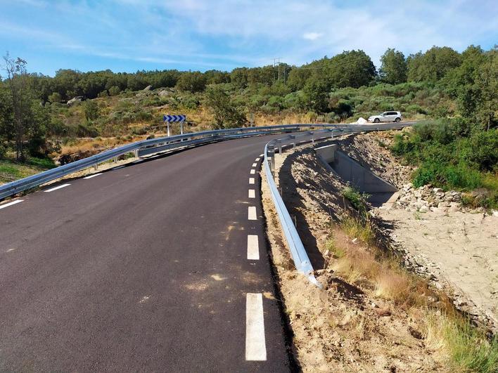 Vista del puente de la carretera de Monleón tras su reapertura el pasado mes de julio.