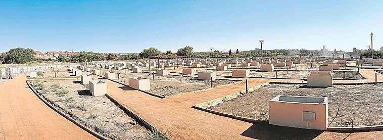 Los futuros huertos urbanos ecológicos, que el Ayuntamiento está construyendo en Salas Bajas, en la recta final de las obras.