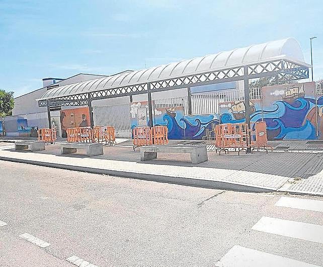 La pérgola instalada en la entrada del colegio Isabel Reina de Castilla.