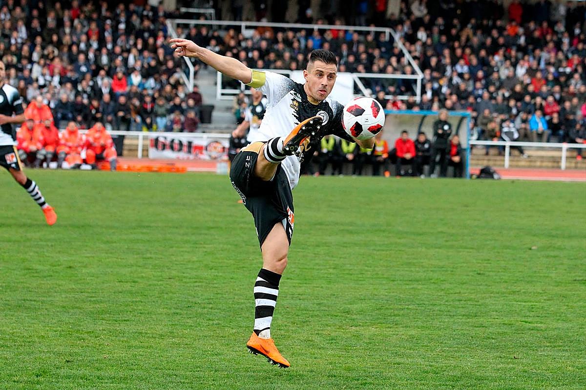 Piojo, en un partido como capitán del Unionistas