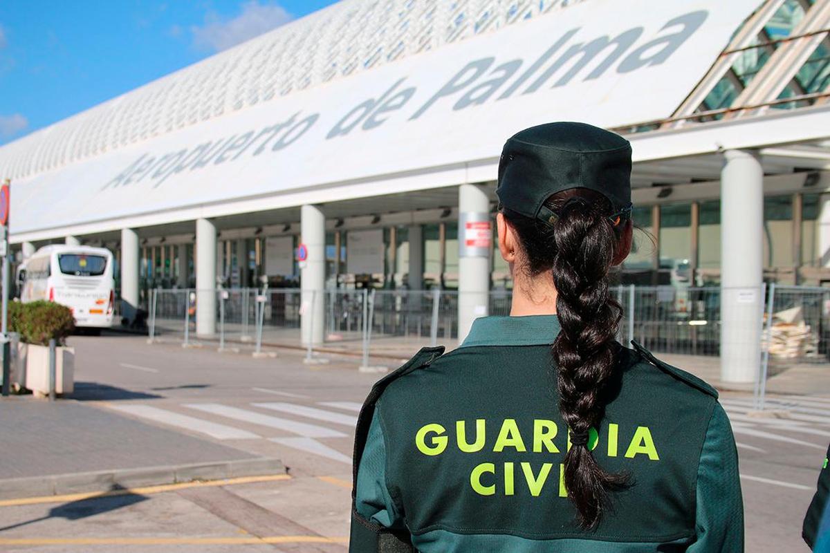 Guardia Civil en el Aeropuerto de Palma.