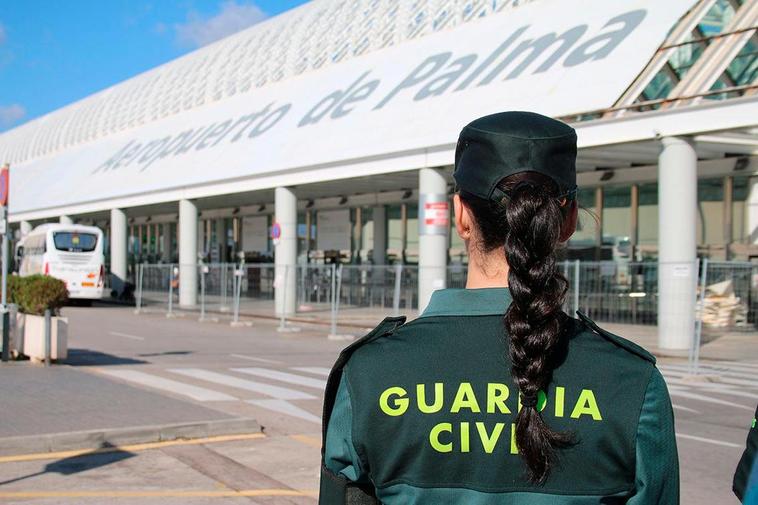 Guardia Civil en el Aeropuerto de Palma.