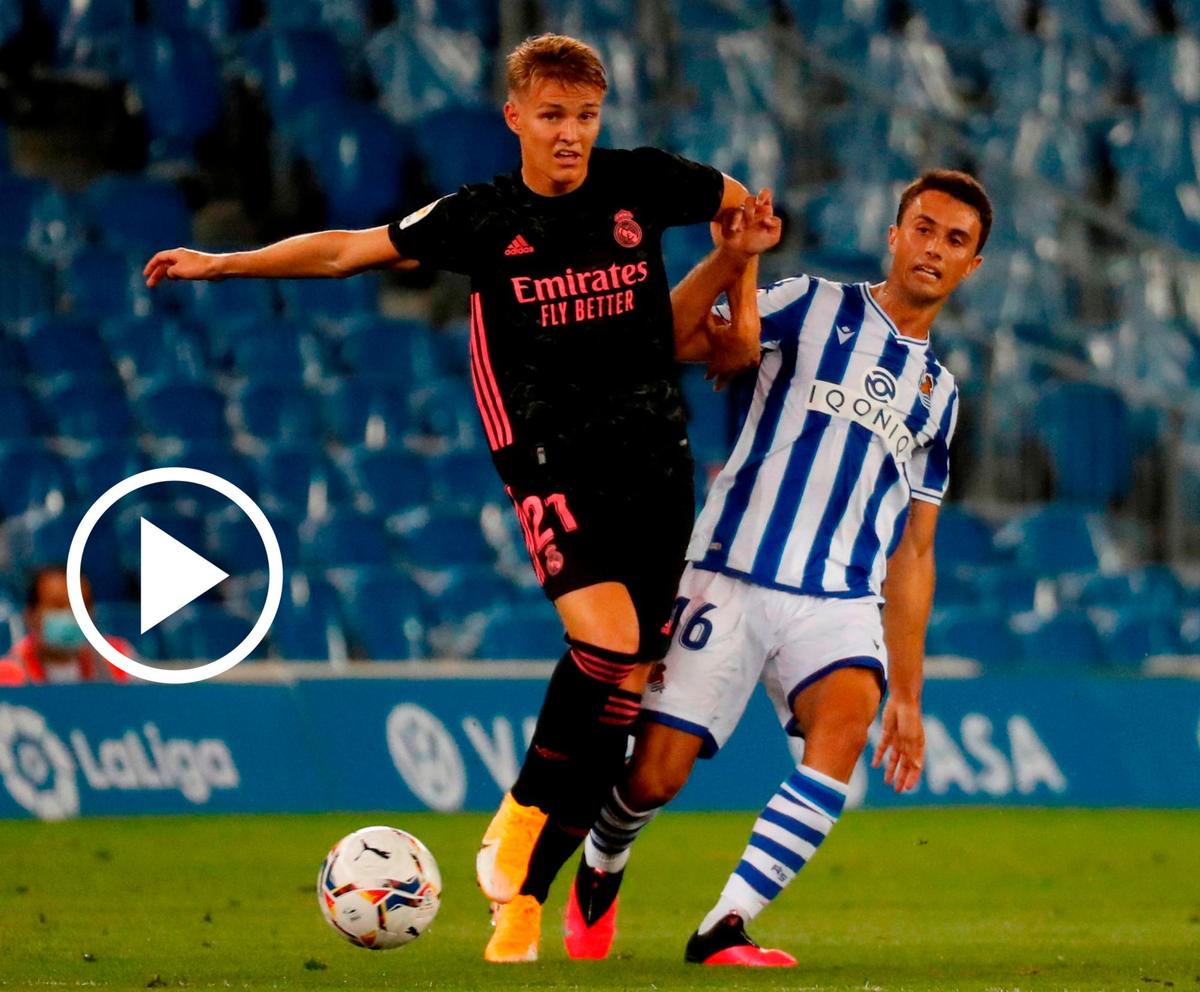 Odegaard pugna con Guevara por el balón.