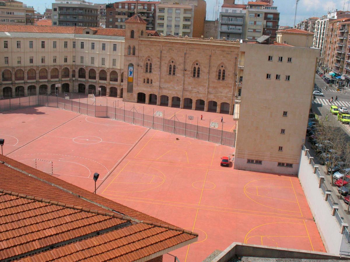 Patio del colegio María Auxiliadora de Salamanca.