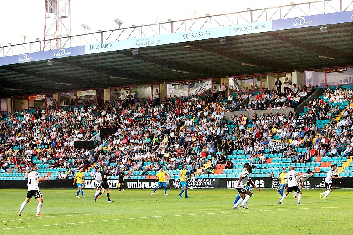 Tribuna del estadio Helmántico