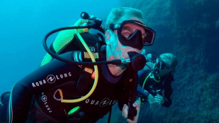 Fernando Simón haciendo submarinismo en Planeta Calleja