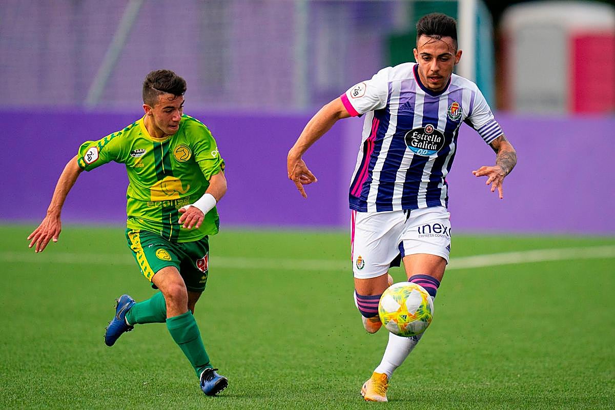 Una jugada del encuentro entre el Unionistas y el Valladolid B de este miércoles.