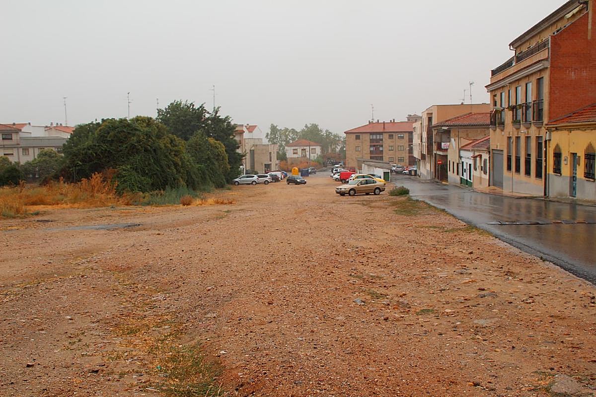 Parcela sin urbanizar en la calle Amapolas de Villamayor.