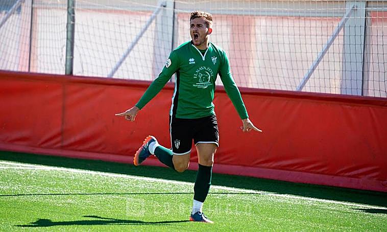 Abraham Pozo celebra su tanto.