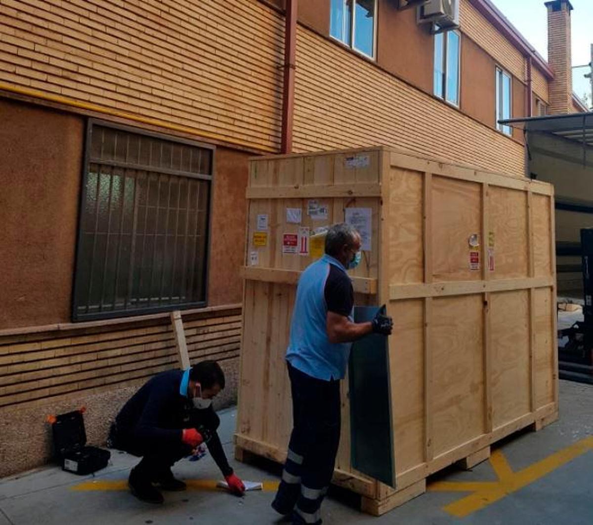 Llegada del robot al Complejo Hospitalario de Salamanca.