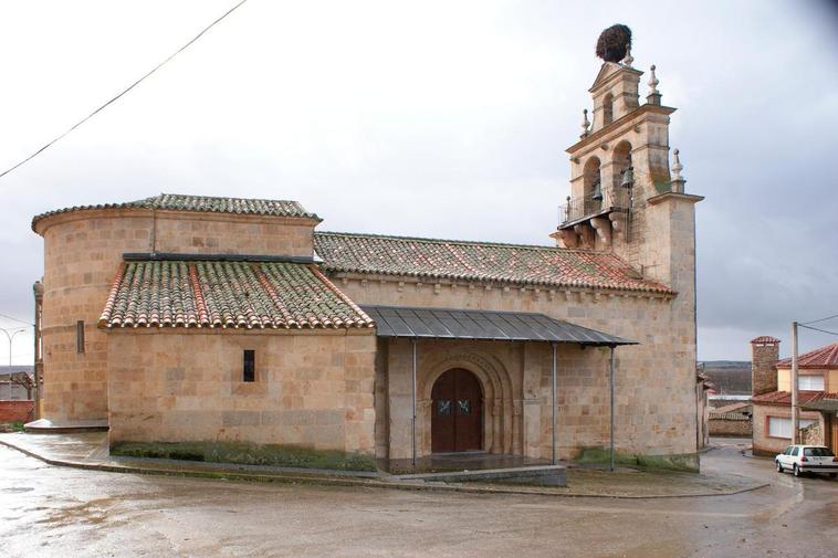 La iglesia románica de Almenara de Tormes está declarada Bien de Interés Cultural desde el año 1982.