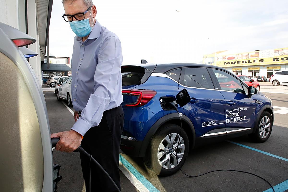 Un vehículo híbrido enchufable en el concesionario de AutoSalamanca.