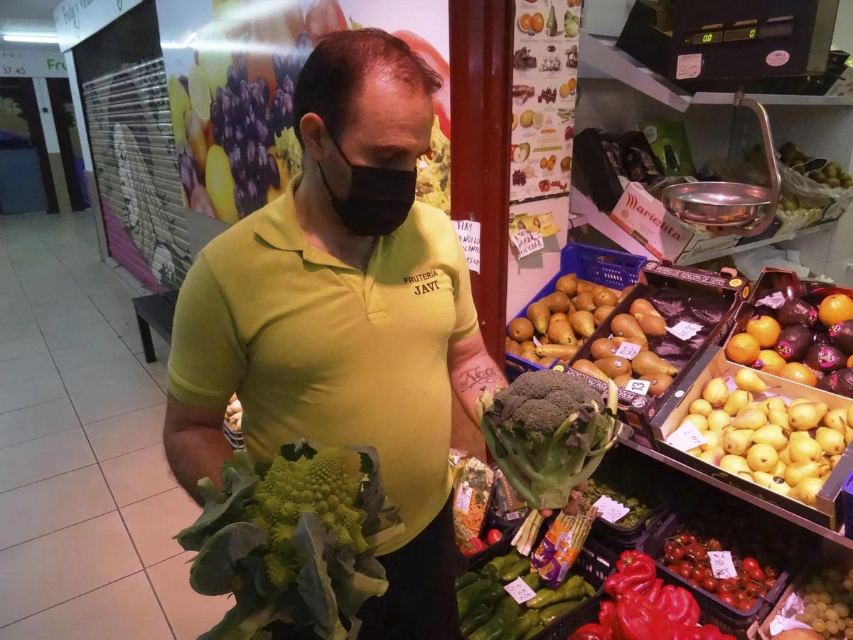 Romanesco y brócoli, de la huerta salmantina, en el mercado.