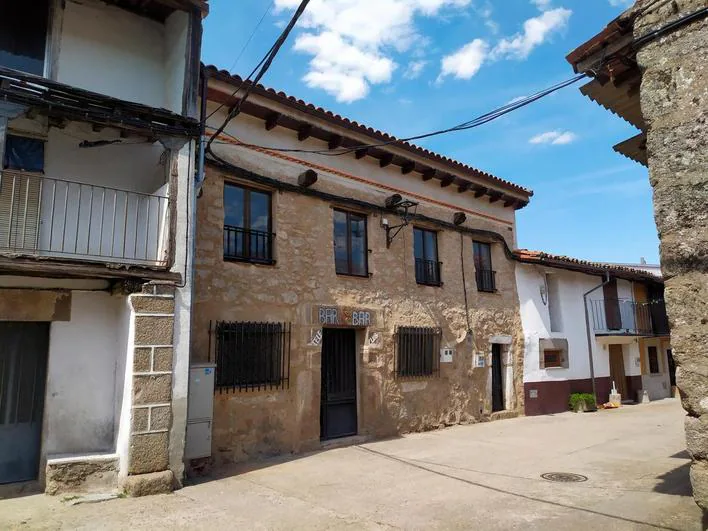Imagen del edificio donde se proyecta el albergue de La Calzada de Béjar.