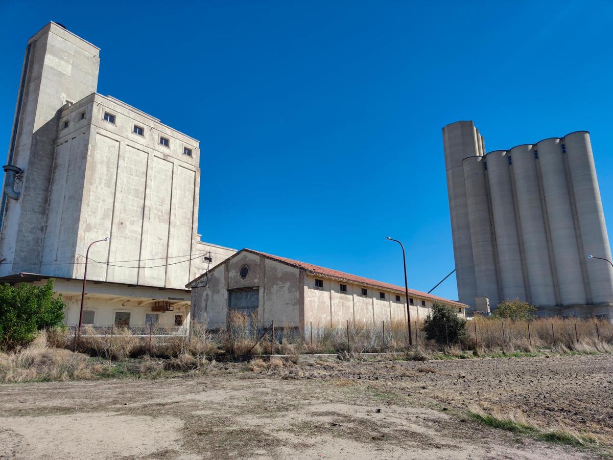 Peñaranda cuenta con un macrosilo, un silo y un granero, actualmente propiedad del FEGA.