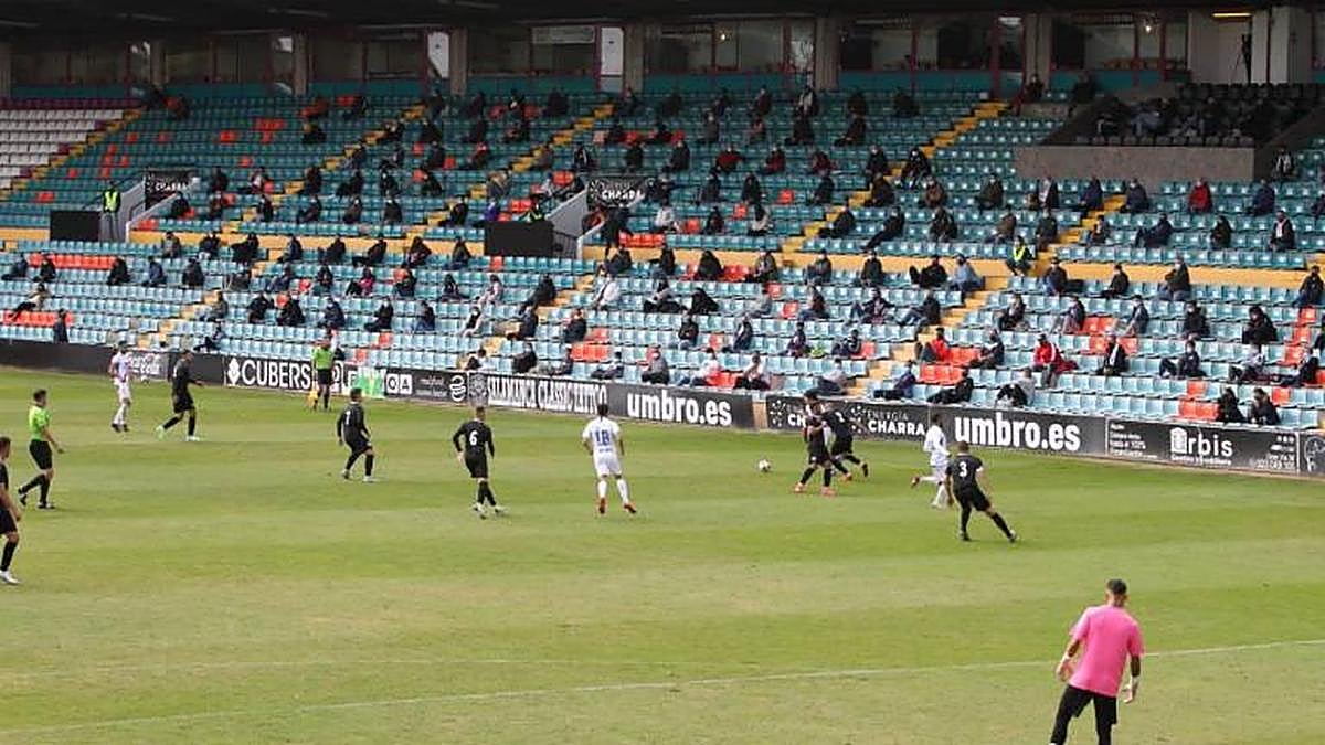 Afición del Salamanca en el último choque de pretemporada en el Helmántico.