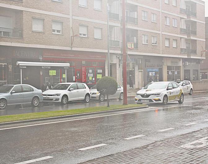 Establecimientos en la travesía de Santa Marta donde se concentra la actividad comercial del municipio.