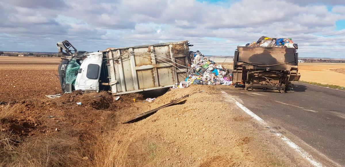 El camión accidentado en Gomecello.