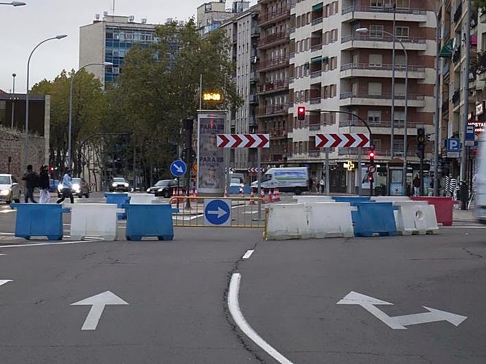 Obras en la mediana del paseo de San Vicente.