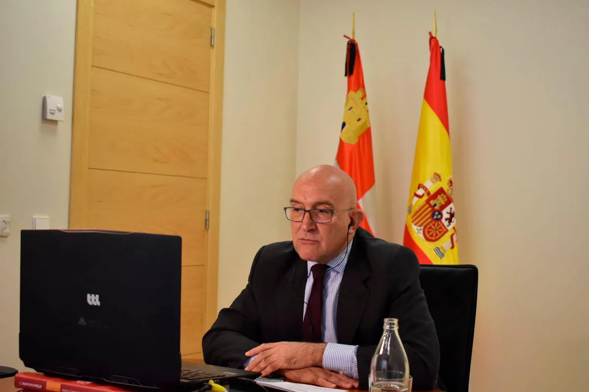 Jesús Julio Carnero, en su despacho de la Consejería de Agricultura, Ganadería y Desarrollo Rural.