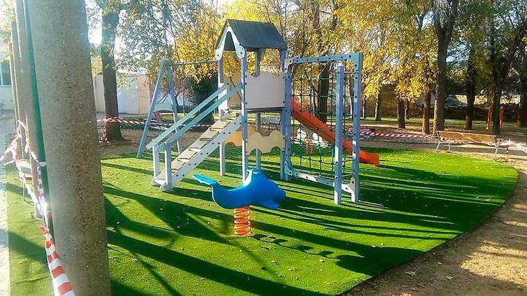 La nueva imagen del parque infantil del casco antiguo de Terradillos.