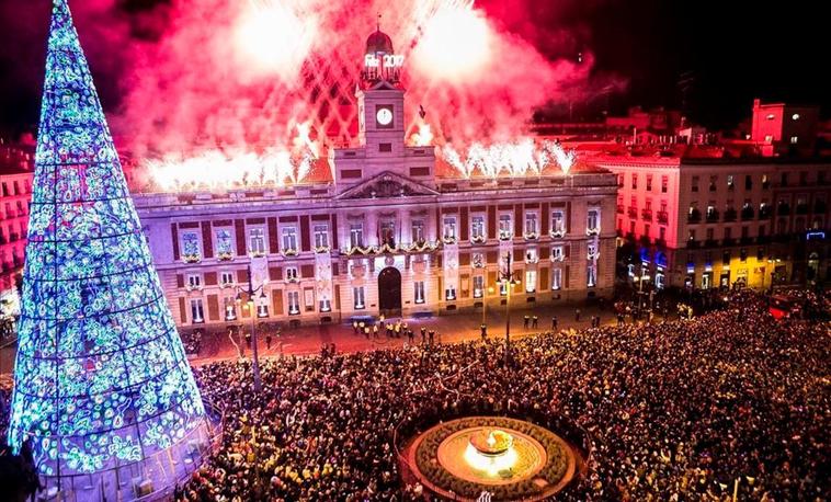 Imagen de la Puerta del Sol durante una noche de fin de año.